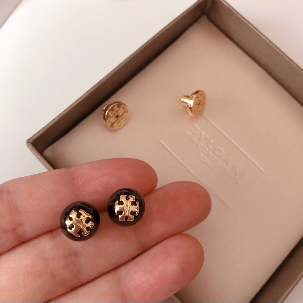 TORY BURCH T LOGO BLACK CRYSTAL PEARL STUD EARRING - Picture 2 of 8